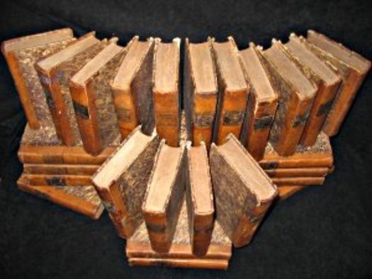 Dictionnaire historique, critique et bibliographique, contenant les vies des hommes illustres, celebres ou fameux de tous les pays et de tous les siecles, suivi d'un dictionnaire abrégé des mythologies, et d'un tableau chronologique qui ont eu lieu depu