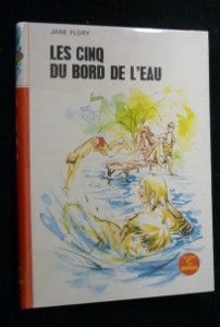 Les cinq au bord de l'eau