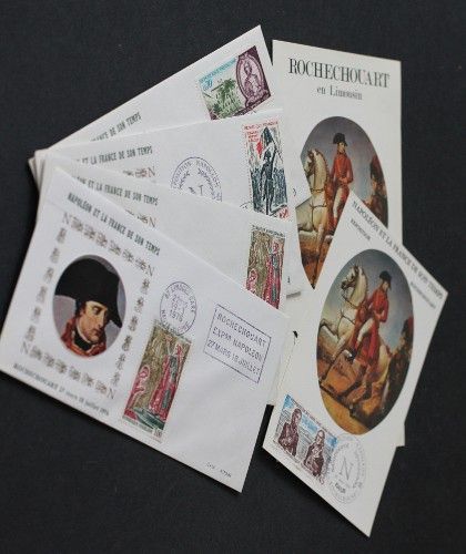 Quatre enveloppes timbrées plus une carte postale et le programme du Centre Artistique et Littéraire de Rochechouart