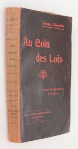Au coin des lois (moeurs administratives et policières)