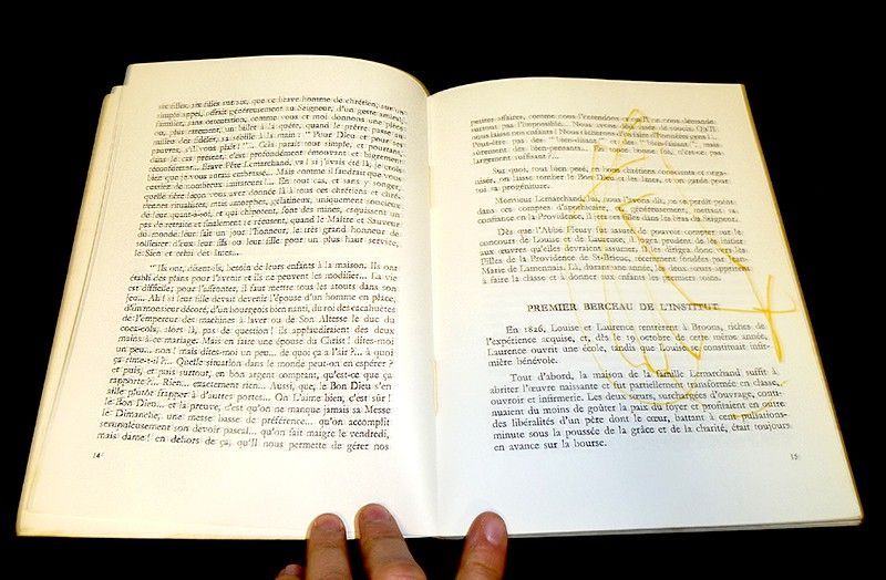 Comme deux perles liquides au fond de ses yeux clairs. Congrégation des FIlles de Sainte Marie de la Présentation de Broons : Son histoire, ses activités, son esprit.