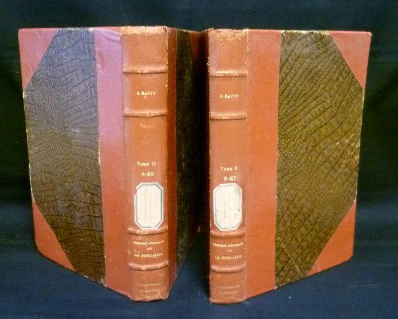 Lot de 2 ouvrages d'Alfred Sauvy: Bien-être et population - Théorie générale de population (3 volumes)