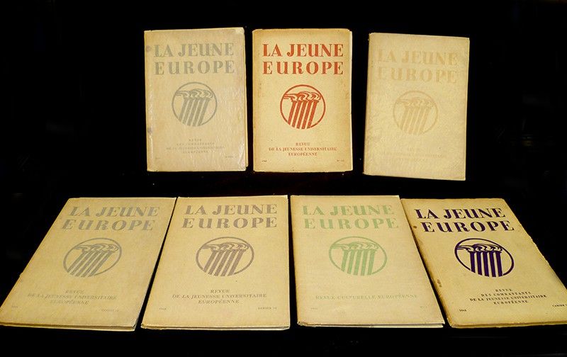 Lot de 7 numéros de la revue 'La Jeune Europe, revue de la jeunesse universitaire européenne' (n°4,6, 7, 8, 11, 12 (1942) et n°1/2 (1943))