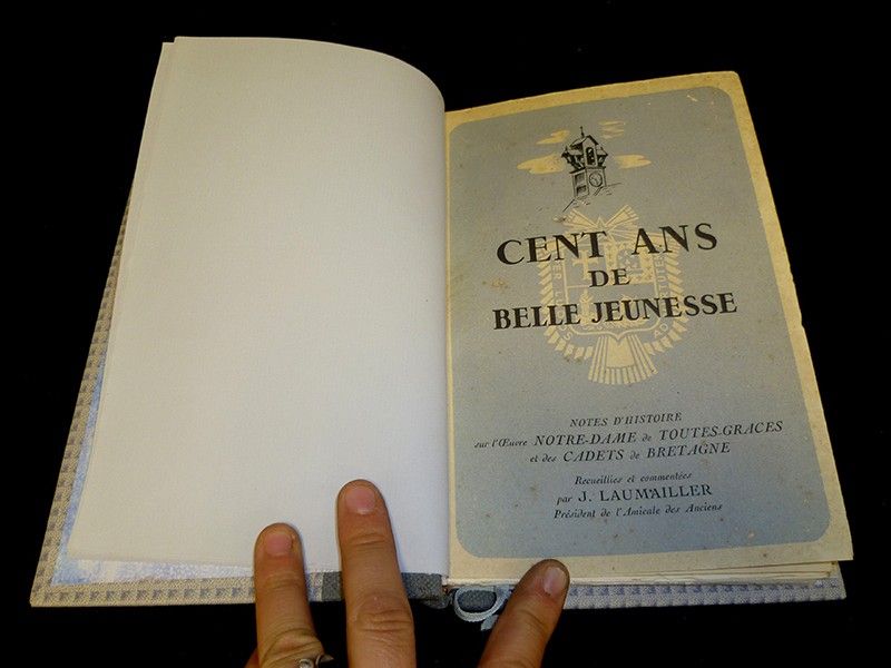 Cent ans de belle jeunesse. Notes d'histoire sur l'oeuvre Notre-Dame de Toutes-Graces et des Cadets de Bretagne