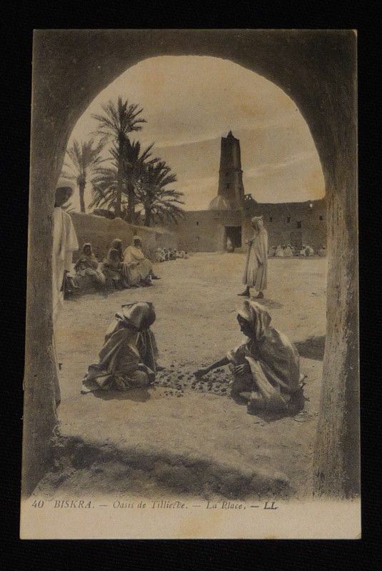 Carte postale ancienne : Biskra - Oasis de Tillièche - La Place