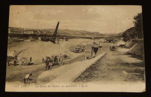 Carte postale ancienne : Lyon - Les quais du Rhône. Le Bas-Port