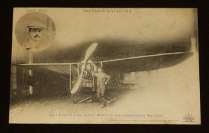 Carte postale ancienne : Souvenir d'aviation - Le "Blériot" de Roger Morin et son mécanicien Malgras