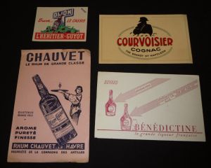 Lot de 4 buvards publicitaires sur le thème de l'alcool : Bénédictine - Chauvet - L'Héritier-Guyot - Courvoisier