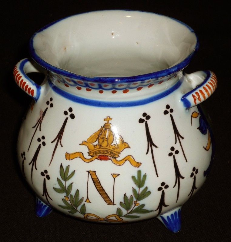 Objet décoratif : Pot décoré des armoiries de Napoléon