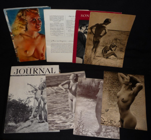 Lot de photographies et coupures tirées de revues naturistes diverses des années 1940, 1950 et 1960