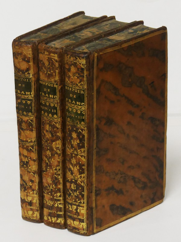 Nouvel Abrégé chronologique de l'histoire de France contenant les Evenemens de notre Histoire, depuis Clivis jusqu'à Louis XIV, les Guerres, les Batailles, les Sièges, &tc. nos Lois, nos Moeurs, nos Usages, &tc. (3 volumes)