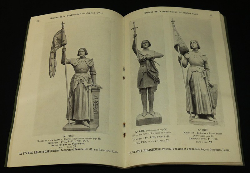 La statue religieuse, 64 rue Bonaparte Paris, Crèche pour Noël - chemin de Croix, catalogue numéro 60
