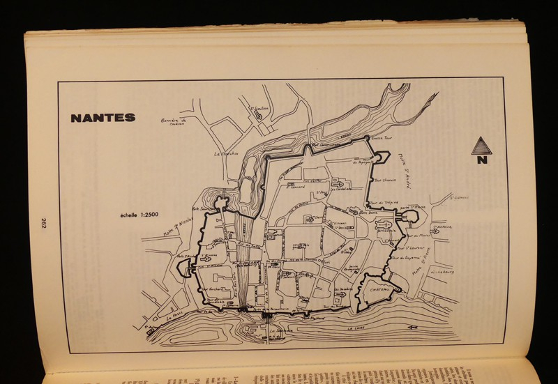 Un réseau urbain au Moyen Age : Les villes du duché de Bretagne aux XIVème et XVème siècles