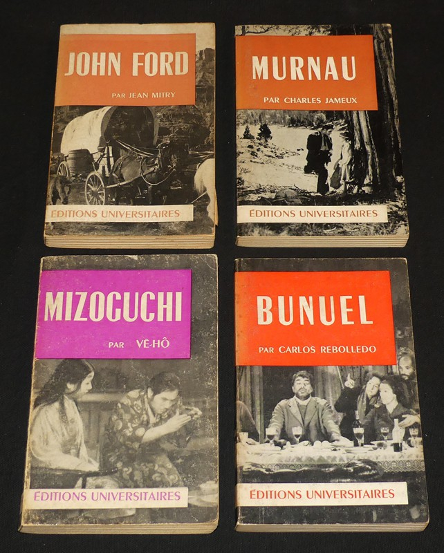 Quatre volumes de la collection  