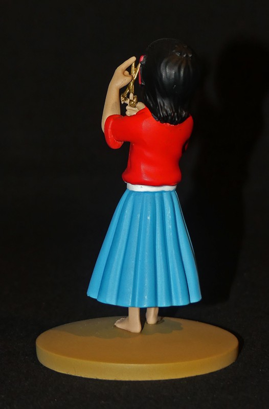 Figurine Tintin : 'Miarka la petite bohémienne' de l'album Les Bijoux de la Castafiore