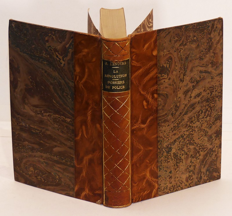 La Petite Histoire (3 volumes) Napoléon, croquis de l'Epogée - Femmes, amours évanouies - Paris et ses fantômes - Versailles au temps des Rois - La Révolution par ceux qui l'ont vue - Dossiers de police