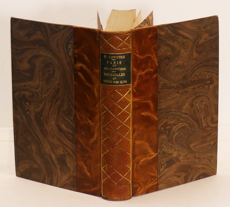 La Petite Histoire (3 volumes) Napoléon, croquis de l'Epogée - Femmes, amours évanouies - Paris et ses fantômes - Versailles au temps des Rois - La Révolution par ceux qui l'ont vue - Dossiers de police