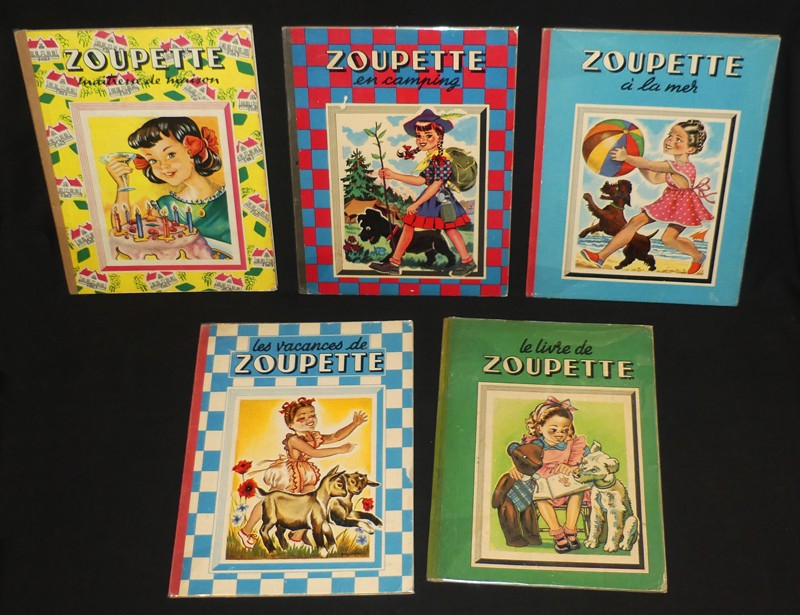 Lot de cinq album de la série