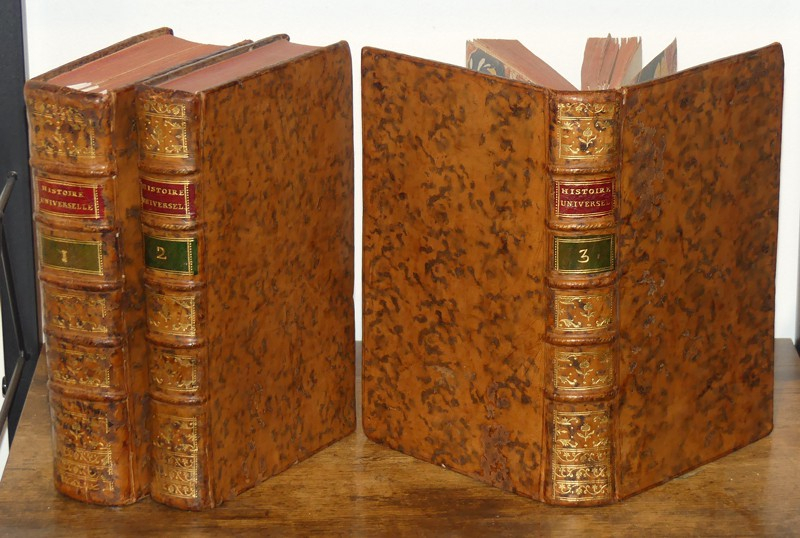 126 volumes - Histoire universelle depuis le commencement du monde jusqu'à présent ; composée en  Anglois par une société de Gens de Lettres; enrichie de figures et de cartes
