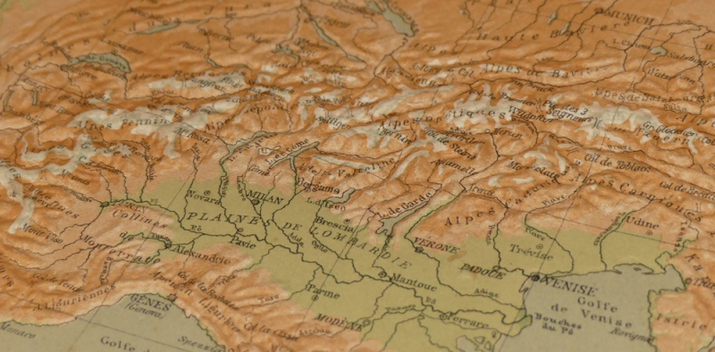 Atlas complet de géographie en relief