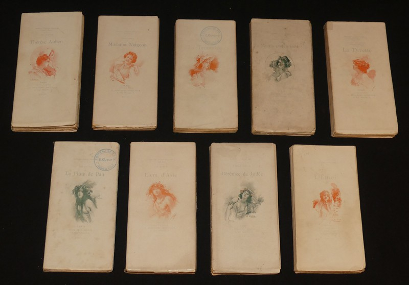 Neuf volumes de la collection 