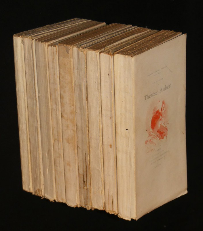 Neuf volumes de la collection 